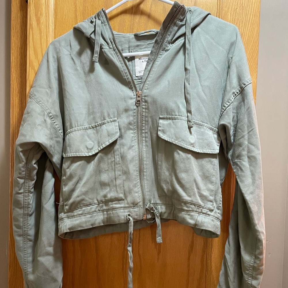 Cropped zip up